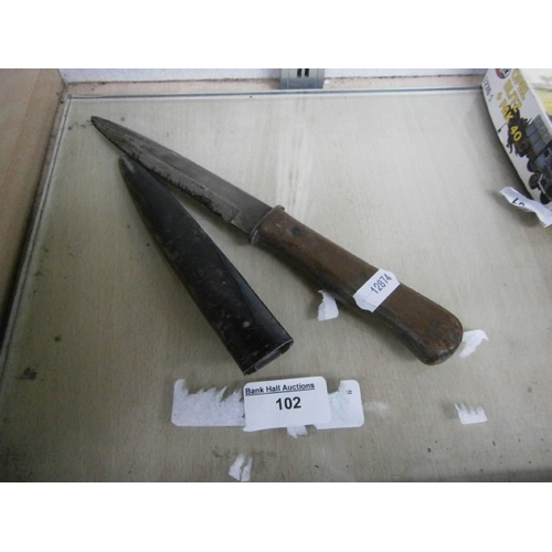 102 - Metal sheathed bayonet