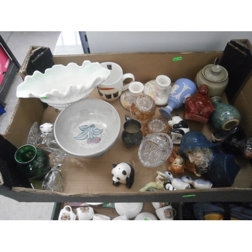286 - Box inc ornaments, glassware, vases, etc