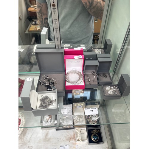 71 - Selection of boxed jewellery