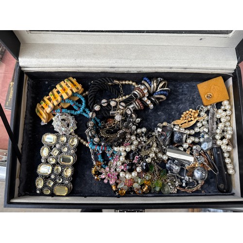 9 - Jewellery box containing jewellery