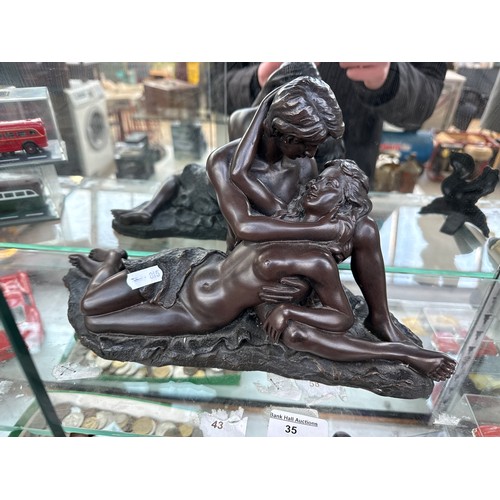 35 - Resin lovers ornament