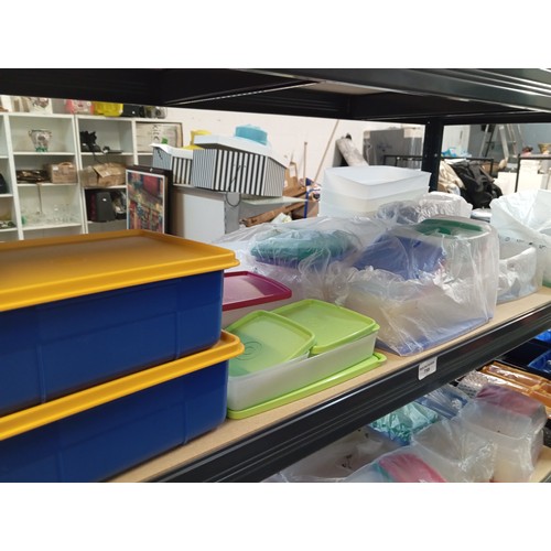 Various tupperware