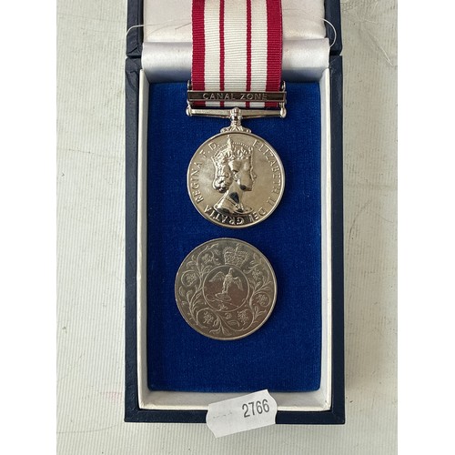 34 - Reproduction medal and old crown