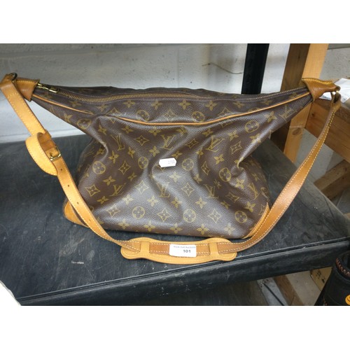 101 - Branded handbag