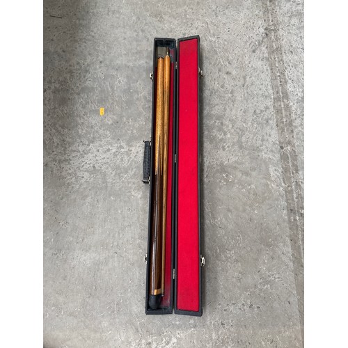 69 - Pool cue with case