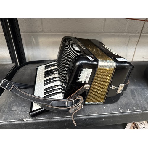 70 - Bell Student II accordion