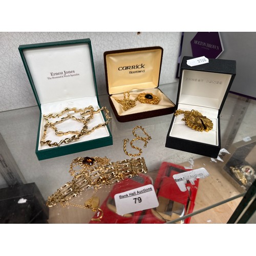 79 - Selection of gold coloured jewellery