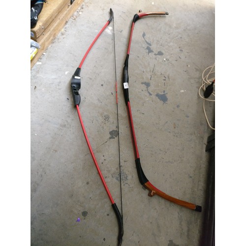 200 - Two bows one without string