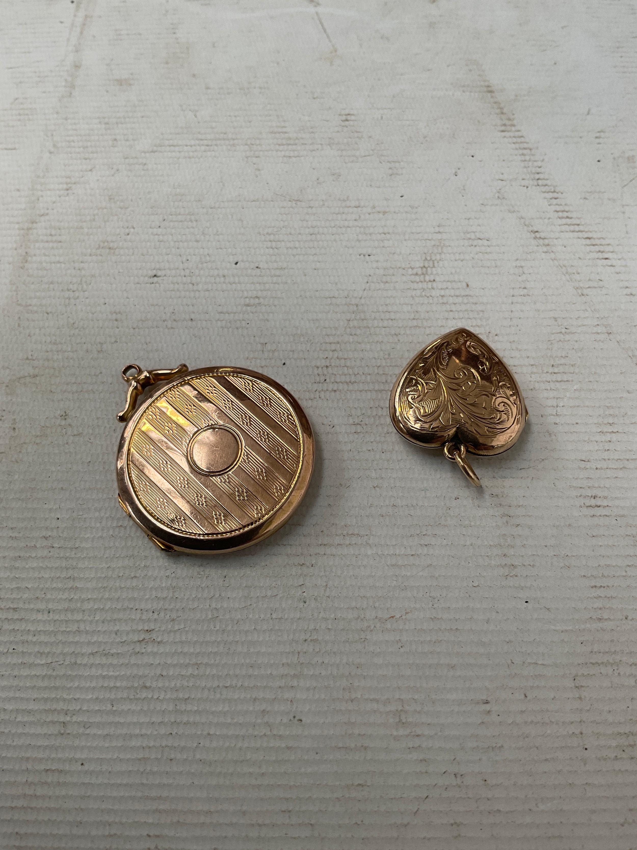 Two 9ct gold front and back lockets, weight 6.9 grams