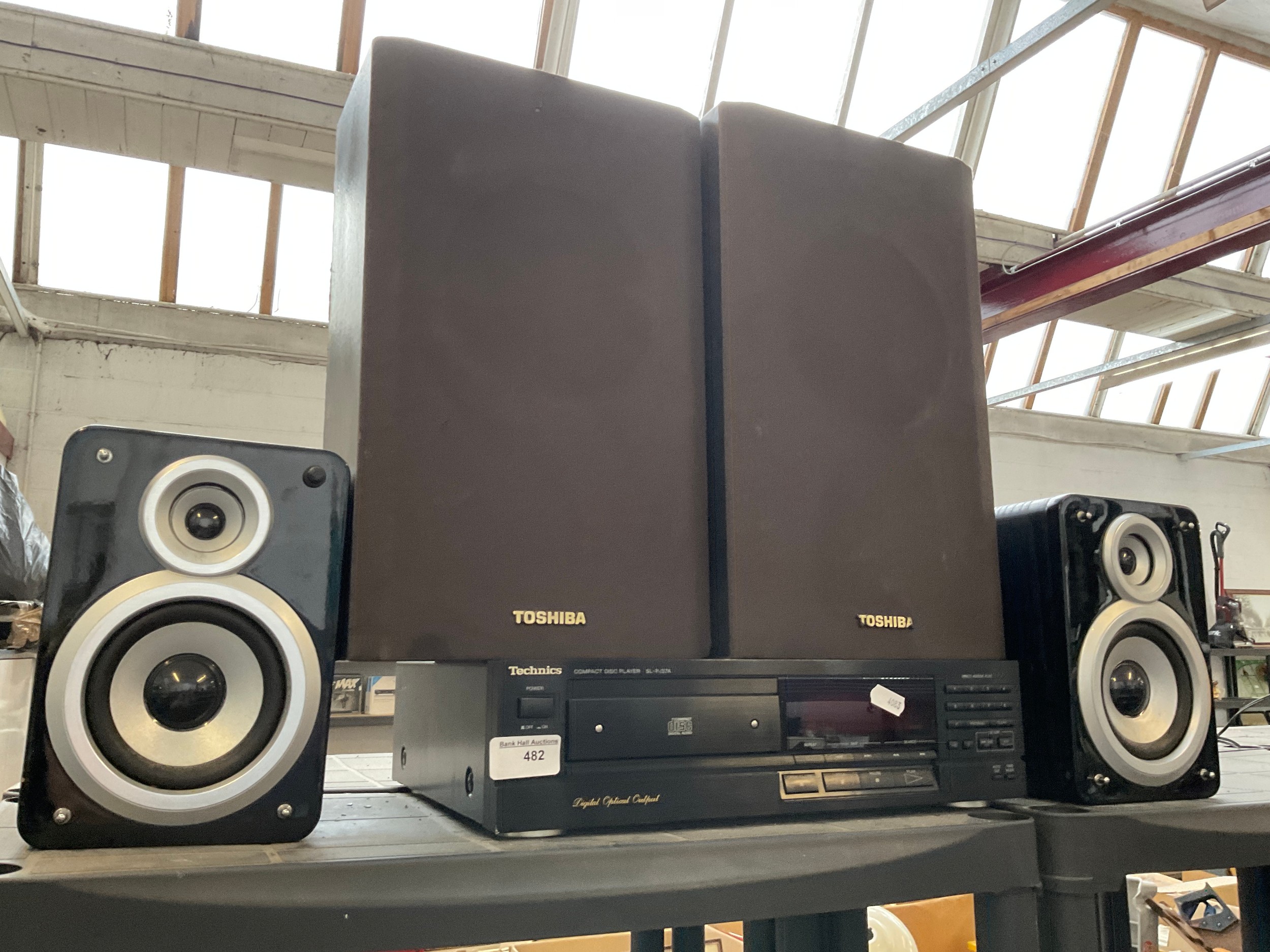 Technics CD player SL-PJ37A with two sets of speakers