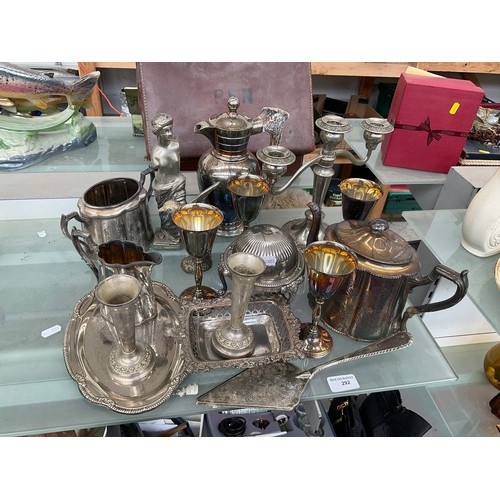 Quantity of metal ware items