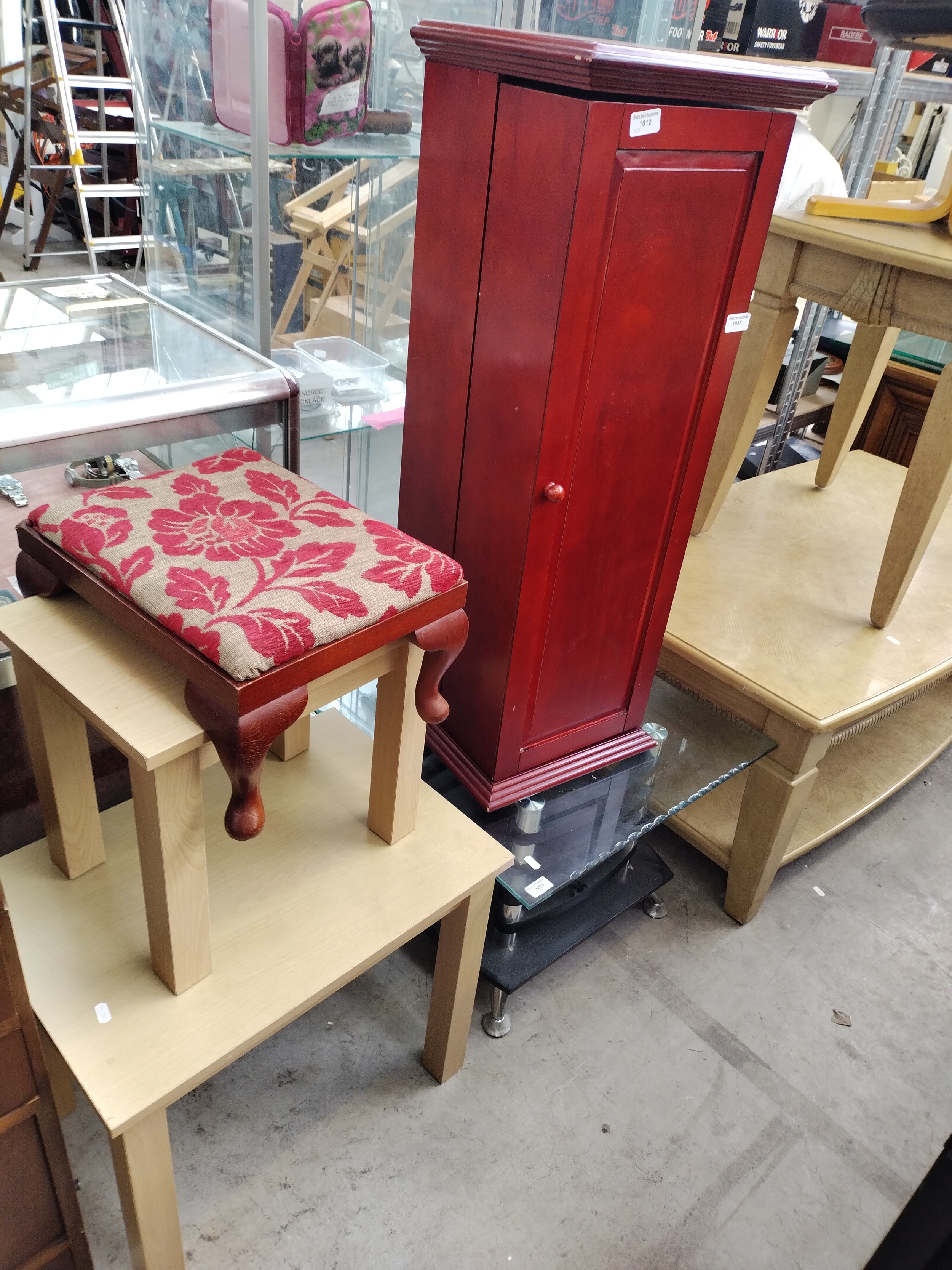 5 x assorted items including nested occasional table, a glass top table ...