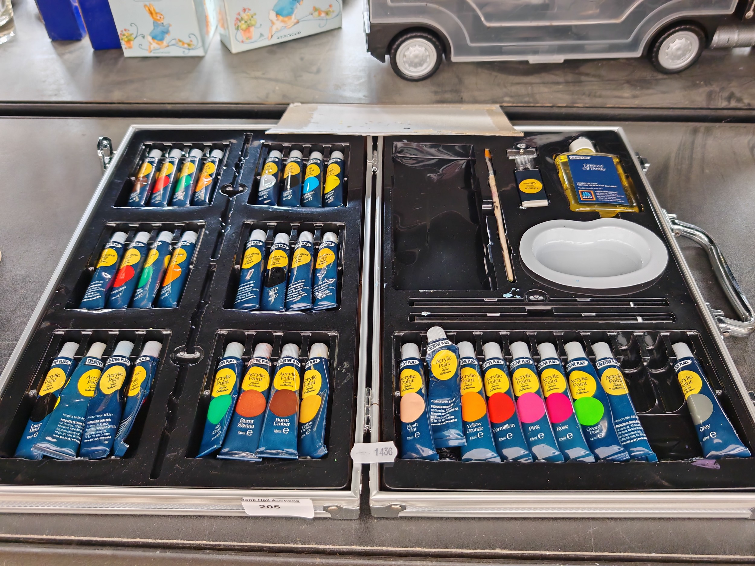 Acrylic paint set