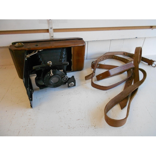 75 - Vintage Wooden Frame Camera