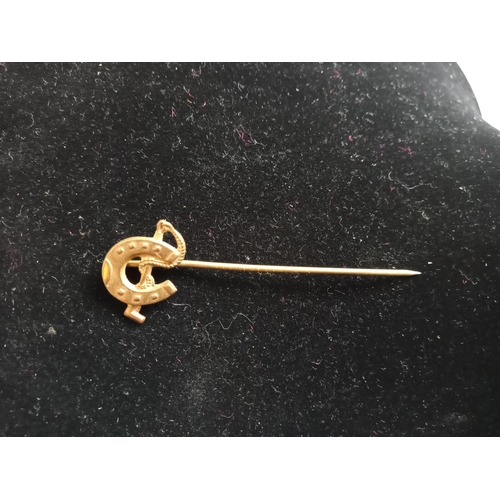 121 - 9ct Gold Horse Shoe Pin Tie