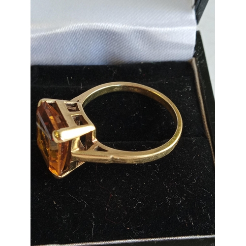 147 - 9ct Gold & Yellow Citrine Ladies Ring, Size P1/2