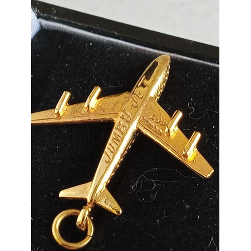 159 - 9ct Gold Jumbo Plane Pendant