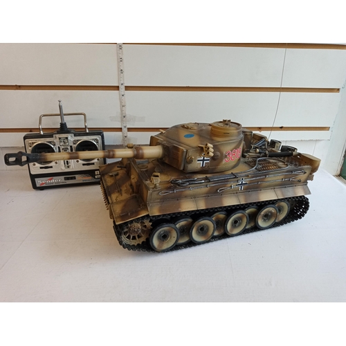 87 - Enlong Remote Control Panther Tank, Fully Working Smokes, Fires & recalls