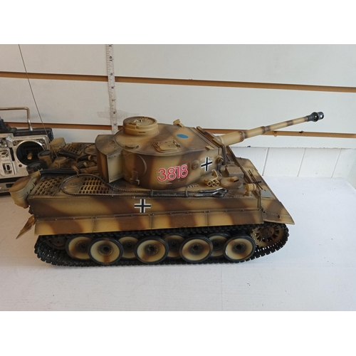 87 - Enlong Remote Control Panther Tank, Fully Working Smokes, Fires & recalls