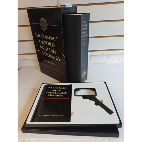 The Compact Oxford English Dictionary. New Edition with Magnifying