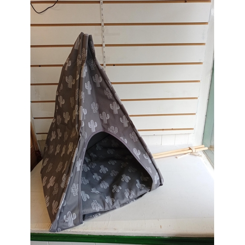 90 - Wigwam Dog Bed, New