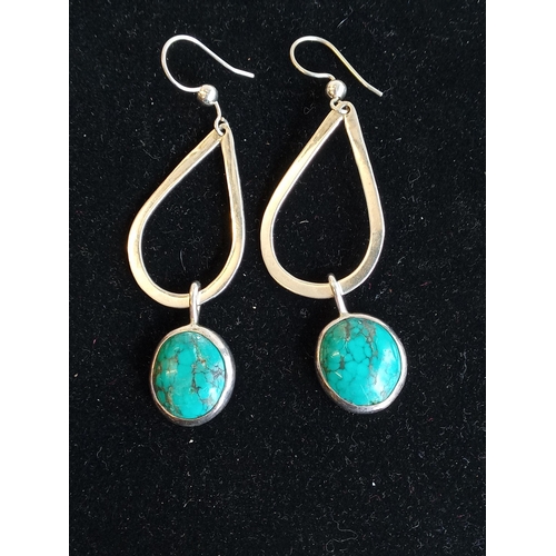 204 - Silver & Green Stone Droplet Ear Rings