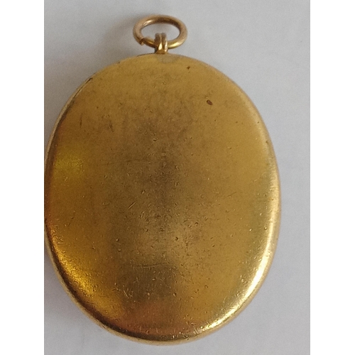 147 - Gold Tone Sussex Pendant