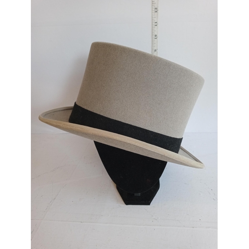 127 - Lincoln Bennett Top Hat, Signed