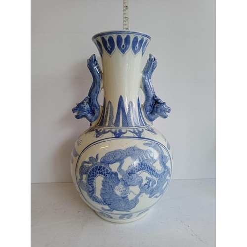 139 - Large Blue & White Chinese Decorated Vase