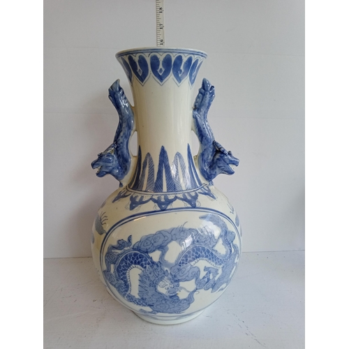 139 - Large Blue & White Chinese Decorated Vase