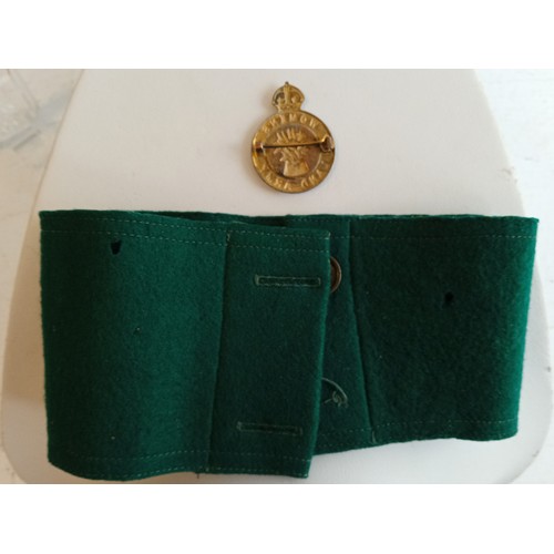 28 - WW2 Womens land Army Arm Band & Badge