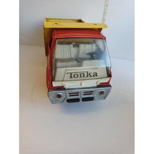 220 - Early Vintage Tonka Tipper Truck, In good order