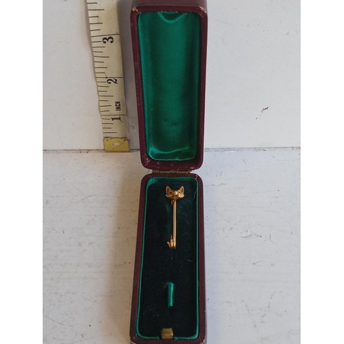 125 - 15ct Fox Tie Pin in Presentation case