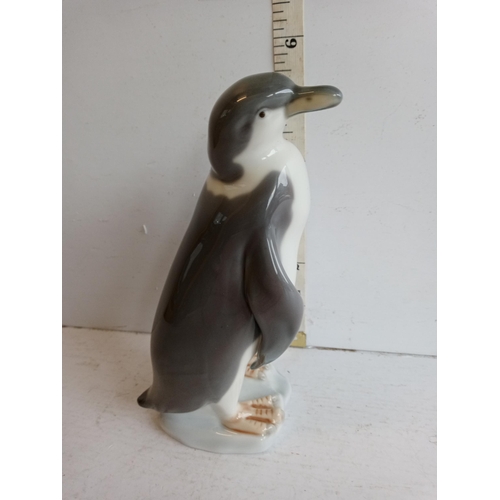 115 - Lladro Penguin