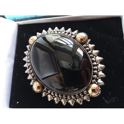 15 - Silver & Black Onyx Brooch in Presentation Case. Good Quality