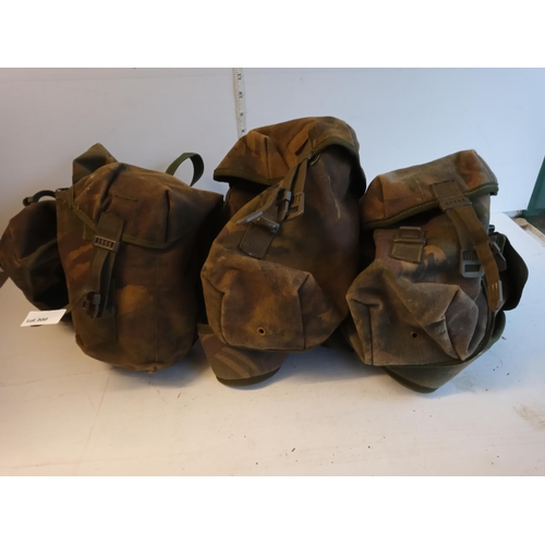 300 - Full Army Kit Inc Helmet, Bag, Clothes, Water Bottle & More. Collection Only