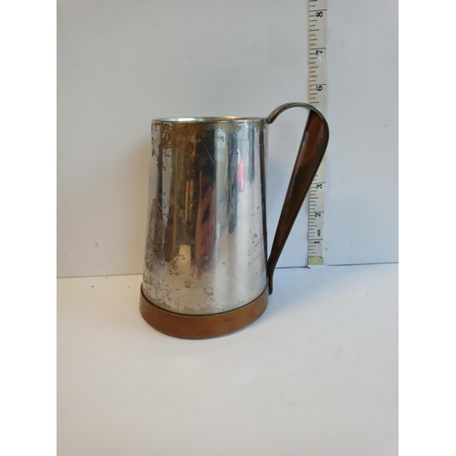 21 - Clover Arts & Crafts Hoof Shape Tankard