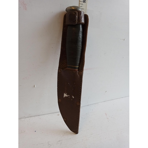 120 - Leather Grip Hunting Knife in Leather Sheath