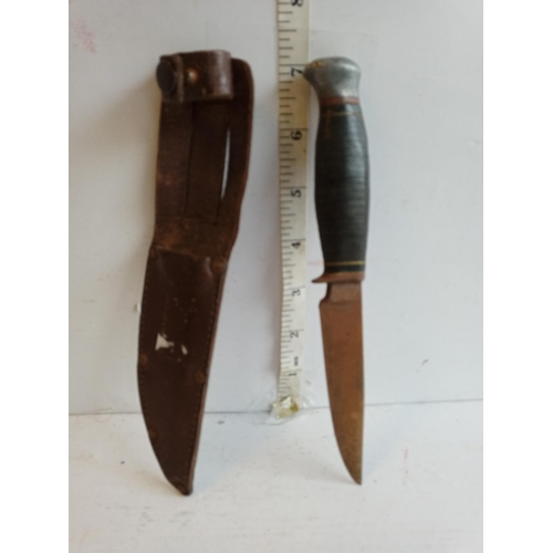 120 - Leather Grip Hunting Knife in Leather Sheath