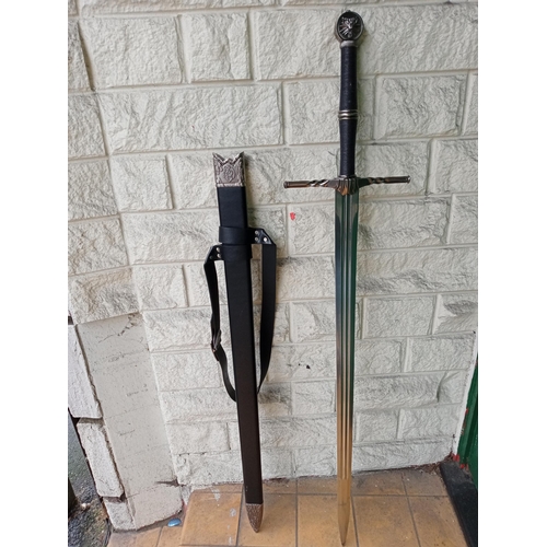 154 - 2 Handed Game of Thrones Sword, Mint Condition. Collection Only