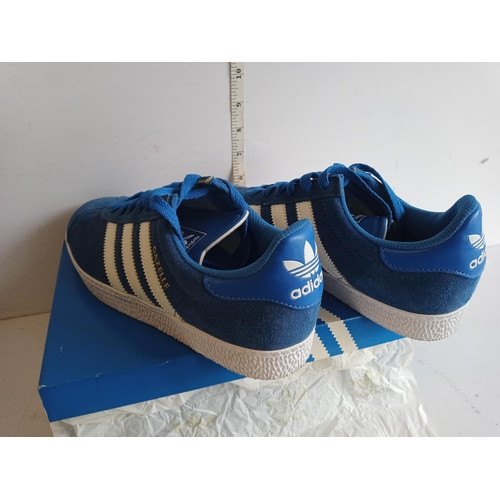 180 - Pair of New Adidas Gazelle Trainers,size 7. Boxed