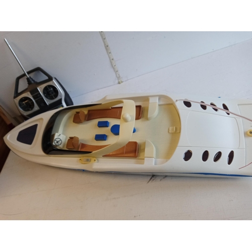 176 - Large Remote Control Cruiser Boat with Hand Set, GWO