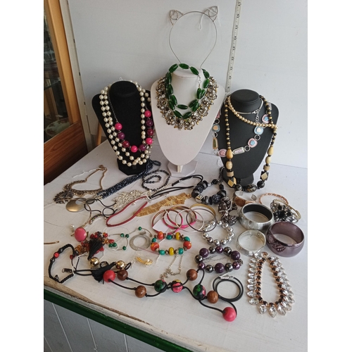 195 - Good Selection of Assorted Dress Jewellery