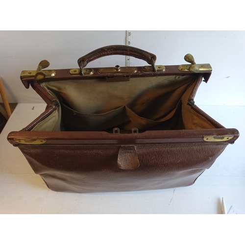 85 - Antique Gladstone Bag