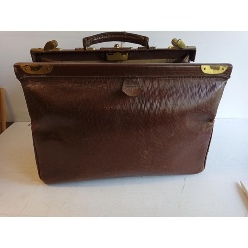 85 - Antique Gladstone Bag