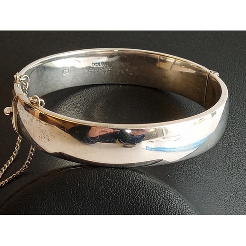 126 - Sterling Silver Decorated Hinged Bangle, 20.71