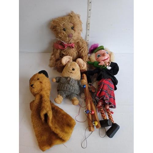 300 - Selection of Puppets & Teddies