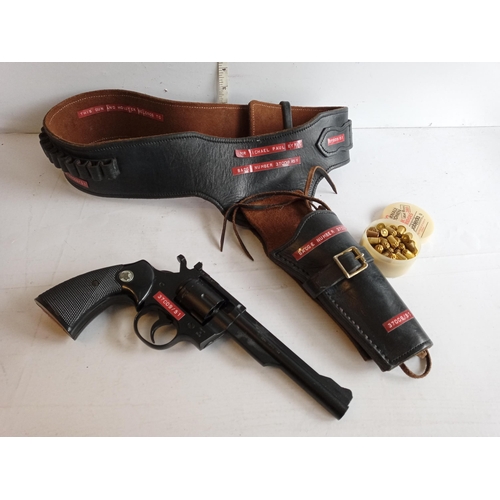 376 - Italian Magnum Black Firing Gun with Leather Holster & Blanks