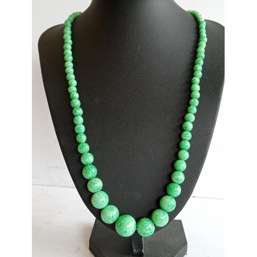 35 - Stunning Quality Chinese Jade Necklace circa 1900's