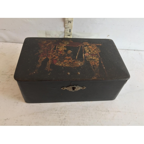 100 - Japanese Highly Decorated Table Snuff Box